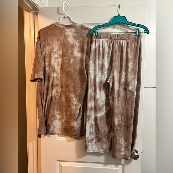 Dressed in lala Lex Ribbed Playsuit in Iced Latte Tie Dye
Size large - Picture 5 of 7